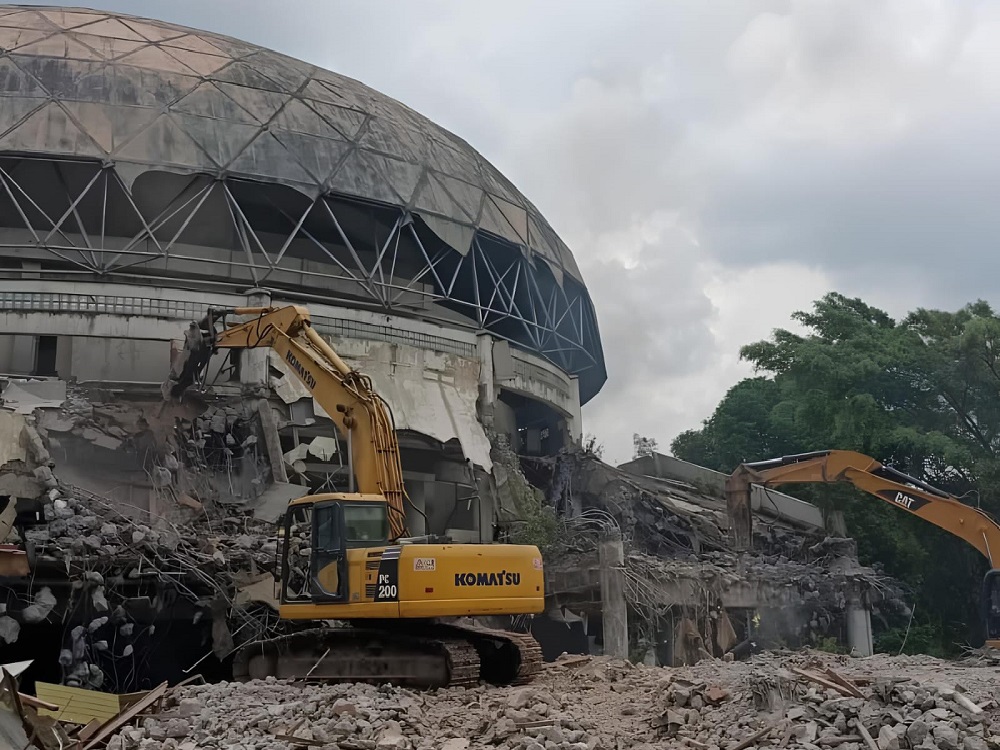 Jasa Bongkar Gedung, Bangunan, dan Rumah Tua dengan Alat Berat